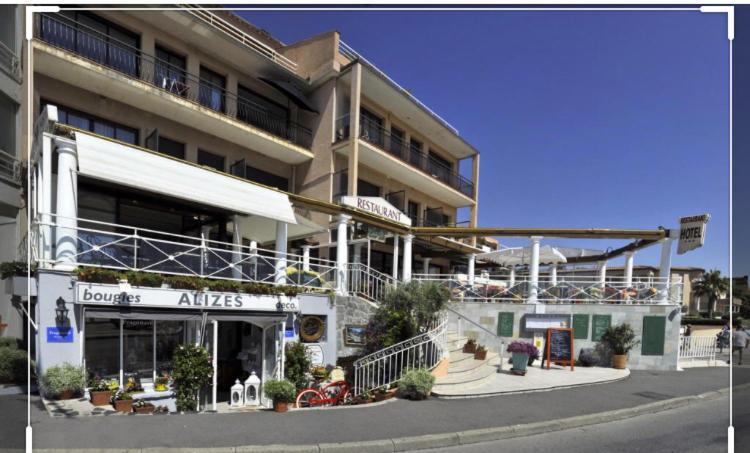 Cavalaire Vue Mer Au Loin Maisonnette Tout Equipee Pour 4 Personnes Avec Piscine Clim Wifi Velos Tv Barbecues Cavalaire-sur-Mer Exterior foto