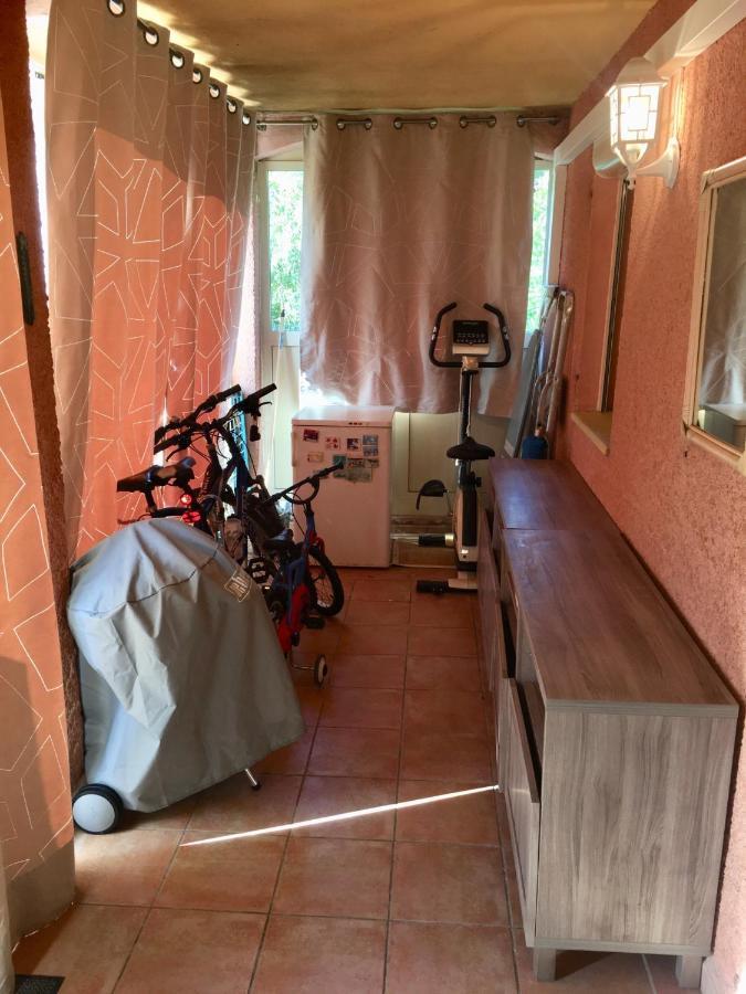 Cavalaire Vue Mer Au Loin Maisonnette Tout Equipee Pour 4 Personnes Avec Piscine Clim Wifi Velos Tv Barbecues Cavalaire-sur-Mer Exterior foto