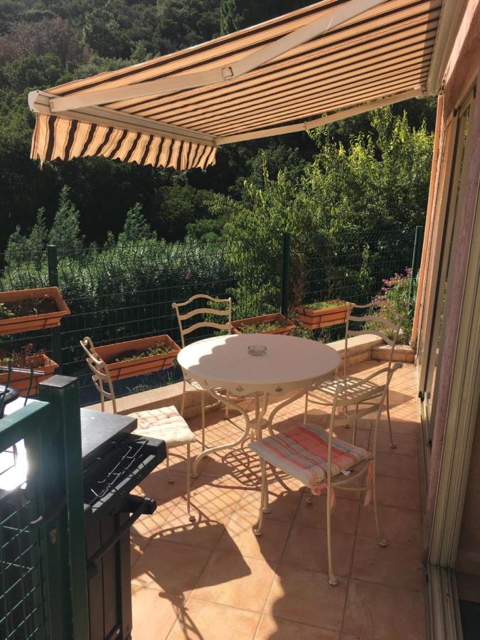 Cavalaire Vue Mer Au Loin Maisonnette Tout Equipee Pour 4 Personnes Avec Piscine Clim Wifi Velos Tv Barbecues Cavalaire-sur-Mer Exterior foto