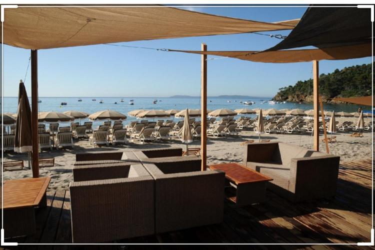 Cavalaire Vue Mer Au Loin Maisonnette Tout Equipee Pour 4 Personnes Avec Piscine Clim Wifi Velos Tv Barbecues Cavalaire-sur-Mer Exterior foto