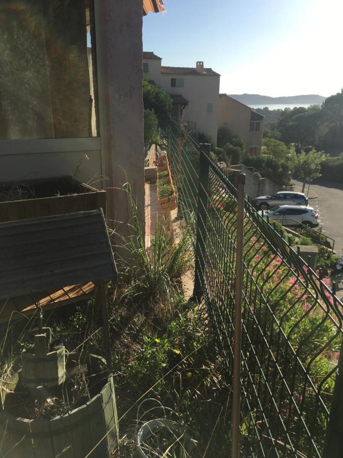 Cavalaire Vue Mer Au Loin Maisonnette Tout Equipee Pour 4 Personnes Avec Piscine Clim Wifi Velos Tv Barbecues Cavalaire-sur-Mer Exterior foto
