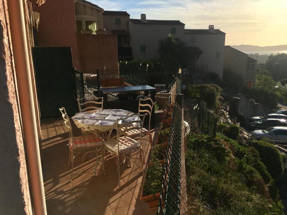 Cavalaire Vue Mer Au Loin Maisonnette Tout Equipee Pour 4 Personnes Avec Piscine Clim Wifi Velos Tv Barbecues Cavalaire-sur-Mer Exterior foto